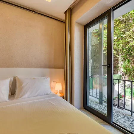 Port Apartment *